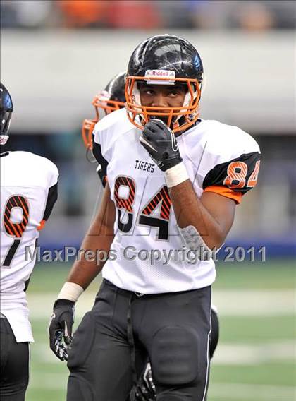 Thumbnail 1 in Cocoa vs. Skyline (Kirk Herbstreit National Kickoff Classic) photogallery.