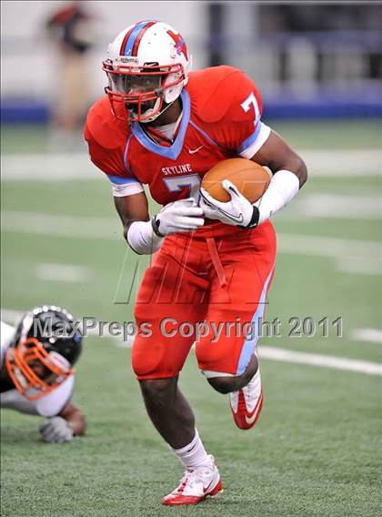 Thumbnail 1 in Cocoa vs. Skyline (Kirk Herbstreit National Kickoff Classic) photogallery.