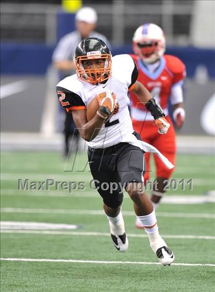 Thumbnail 2 in Cocoa vs. Skyline (Kirk Herbstreit National Kickoff Classic) photogallery.