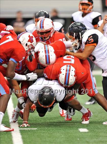 Thumbnail 1 in Cocoa vs. Skyline (Kirk Herbstreit National Kickoff Classic) photogallery.