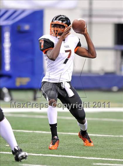 Thumbnail 2 in Cocoa vs. Skyline (Kirk Herbstreit National Kickoff Classic) photogallery.
