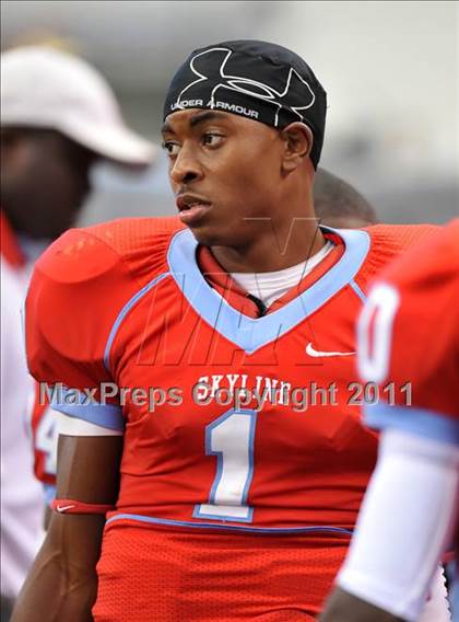 Thumbnail 3 in Cocoa vs. Skyline (Kirk Herbstreit National Kickoff Classic) photogallery.