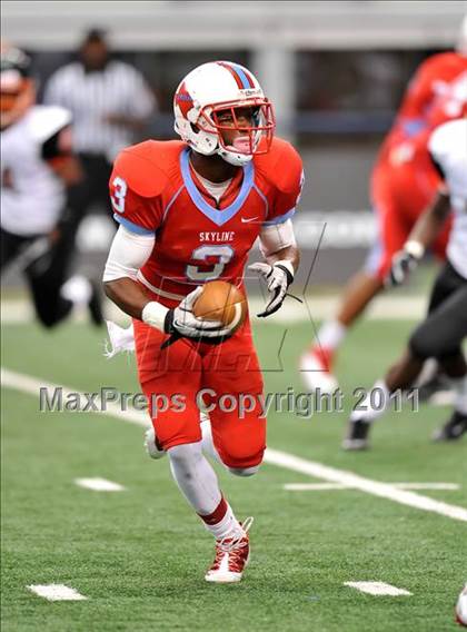 Thumbnail 1 in Cocoa vs. Skyline (Kirk Herbstreit National Kickoff Classic) photogallery.
