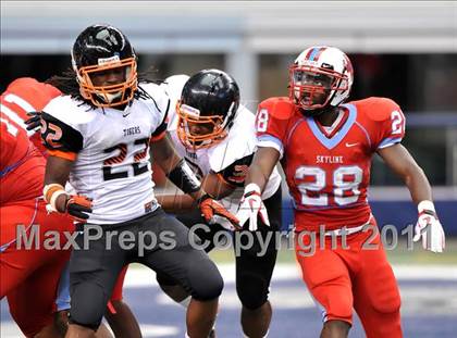 Thumbnail 1 in Cocoa vs. Skyline (Kirk Herbstreit National Kickoff Classic) photogallery.