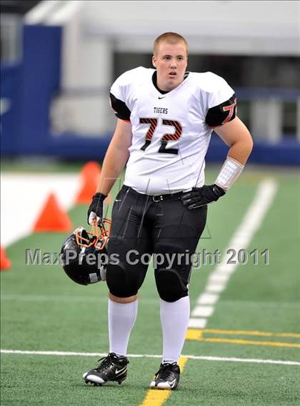 Thumbnail 2 in Cocoa vs. Skyline (Kirk Herbstreit National Kickoff Classic) photogallery.
