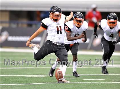 Thumbnail 1 in Cocoa vs. Skyline (Kirk Herbstreit National Kickoff Classic) photogallery.