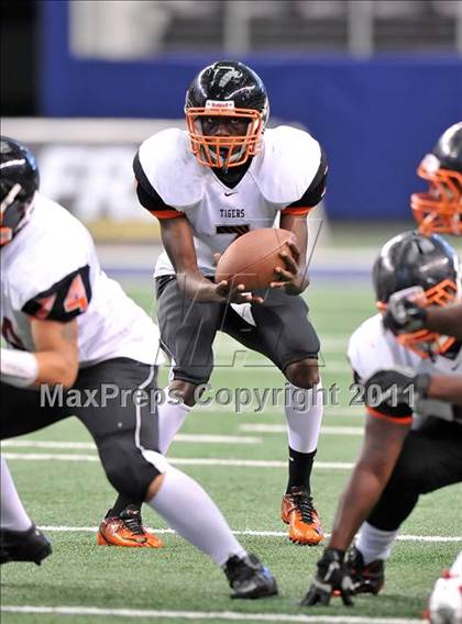 Thumbnail 1 in Cocoa vs. Skyline (Kirk Herbstreit National Kickoff Classic) photogallery.