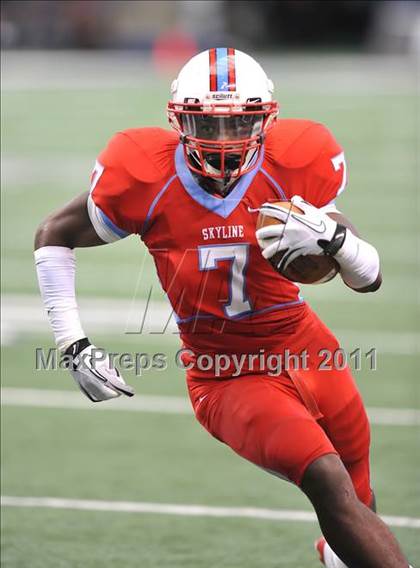 Thumbnail 1 in Cocoa vs. Skyline (Kirk Herbstreit National Kickoff Classic) photogallery.