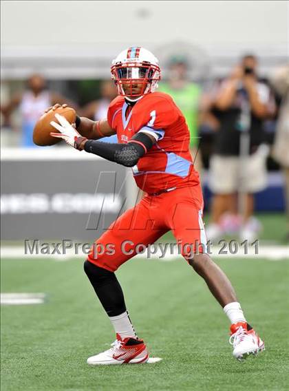 Thumbnail 1 in Cocoa vs. Skyline (Kirk Herbstreit National Kickoff Classic) photogallery.