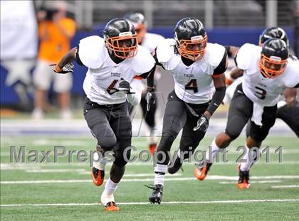 Thumbnail 2 in Cocoa vs. Skyline (Kirk Herbstreit National Kickoff Classic) photogallery.