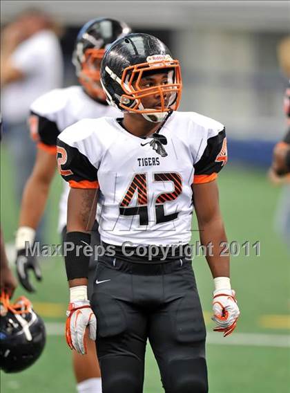 Thumbnail 3 in Cocoa vs. Skyline (Kirk Herbstreit National Kickoff Classic) photogallery.