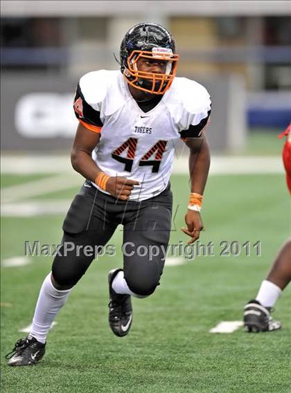 Thumbnail 3 in Cocoa vs. Skyline (Kirk Herbstreit National Kickoff Classic) photogallery.