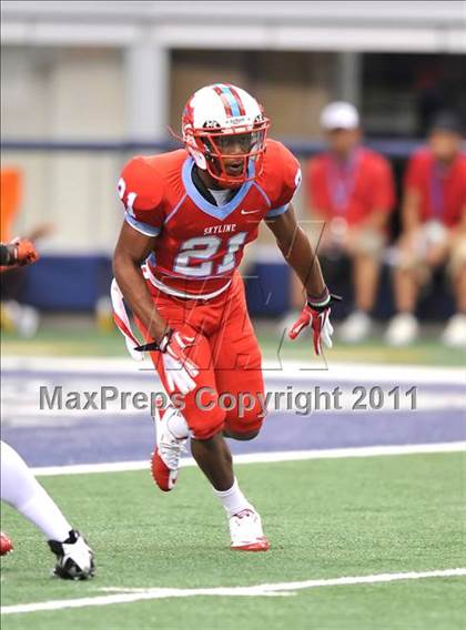 Thumbnail 1 in Cocoa vs. Skyline (Kirk Herbstreit National Kickoff Classic) photogallery.