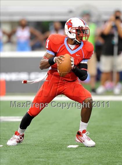 Thumbnail 3 in Cocoa vs. Skyline (Kirk Herbstreit National Kickoff Classic) photogallery.