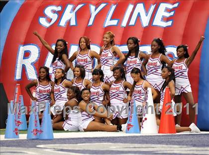 Thumbnail 1 in Cocoa vs. Skyline (Kirk Herbstreit National Kickoff Classic) photogallery.
