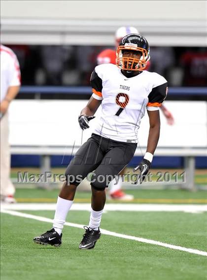 Thumbnail 1 in Cocoa vs. Skyline (Kirk Herbstreit National Kickoff Classic) photogallery.