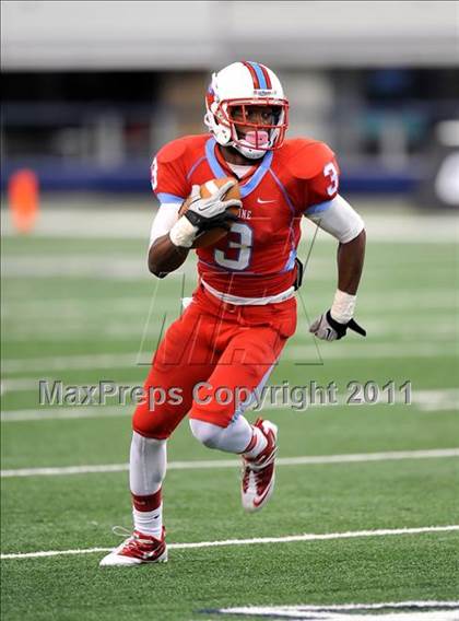 Thumbnail 3 in Cocoa vs. Skyline (Kirk Herbstreit National Kickoff Classic) photogallery.