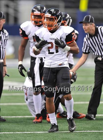 Thumbnail 3 in Cocoa vs. Skyline (Kirk Herbstreit National Kickoff Classic) photogallery.