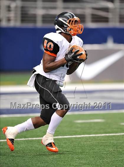 Thumbnail 2 in Cocoa vs. Skyline (Kirk Herbstreit National Kickoff Classic) photogallery.