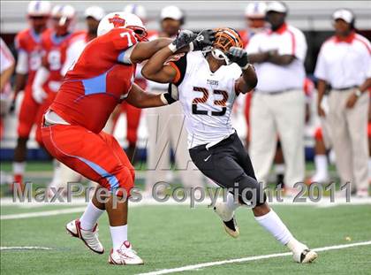 Thumbnail 1 in Cocoa vs. Skyline (Kirk Herbstreit National Kickoff Classic) photogallery.