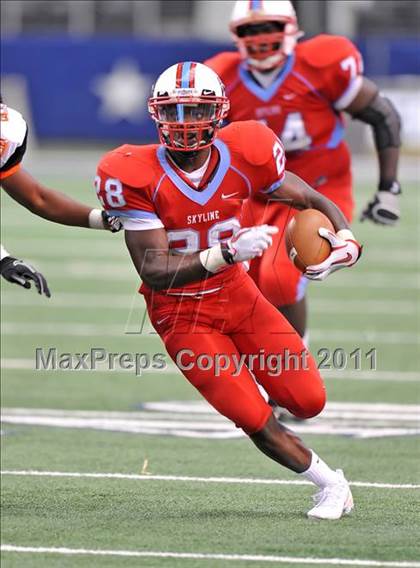 Thumbnail 3 in Cocoa vs. Skyline (Kirk Herbstreit National Kickoff Classic) photogallery.