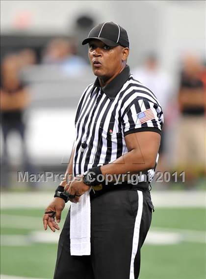 Thumbnail 1 in Cocoa vs. Skyline (Kirk Herbstreit National Kickoff Classic) photogallery.