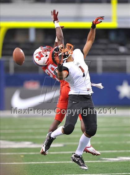 Thumbnail 2 in Cocoa vs. Skyline (Kirk Herbstreit National Kickoff Classic) photogallery.