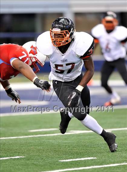 Thumbnail 3 in Cocoa vs. Skyline (Kirk Herbstreit National Kickoff Classic) photogallery.