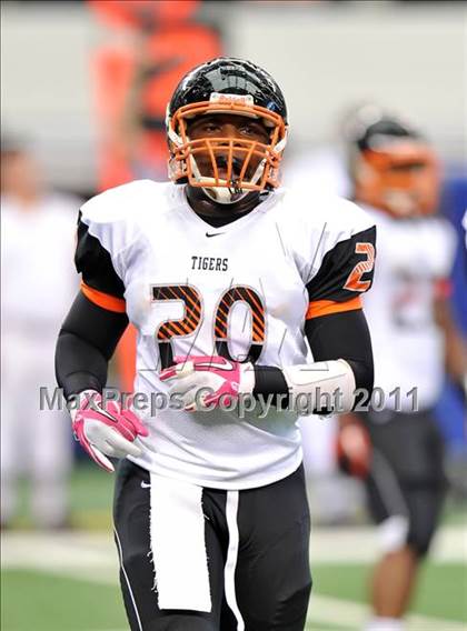 Thumbnail 2 in Cocoa vs. Skyline (Kirk Herbstreit National Kickoff Classic) photogallery.