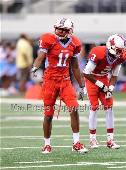 Thumbnail 2 in Cocoa vs. Skyline (Kirk Herbstreit National Kickoff Classic) photogallery.