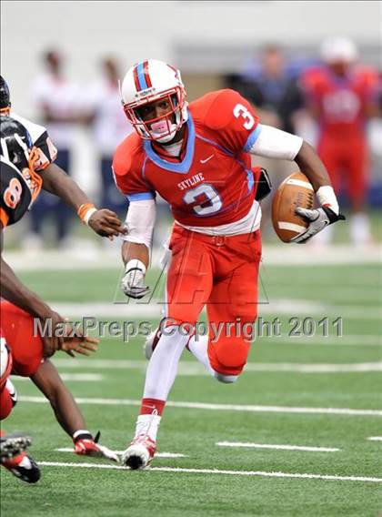 Thumbnail 2 in Cocoa vs. Skyline (Kirk Herbstreit National Kickoff Classic) photogallery.