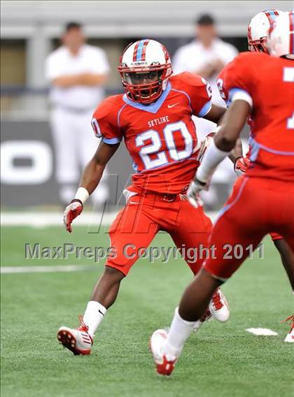 Thumbnail 2 in Cocoa vs. Skyline (Kirk Herbstreit National Kickoff Classic) photogallery.