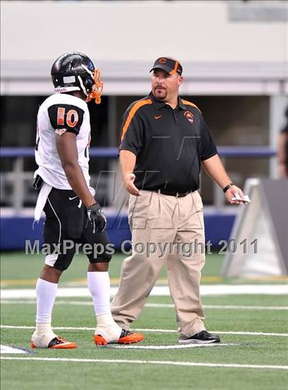 Thumbnail 1 in Cocoa vs. Skyline (Kirk Herbstreit National Kickoff Classic) photogallery.