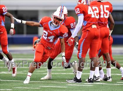 Thumbnail 3 in Cocoa vs. Skyline (Kirk Herbstreit National Kickoff Classic) photogallery.
