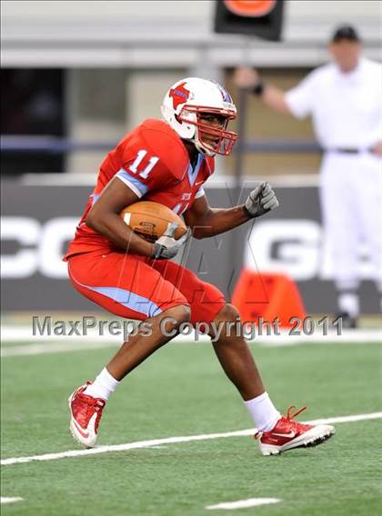 Thumbnail 3 in Cocoa vs. Skyline (Kirk Herbstreit National Kickoff Classic) photogallery.