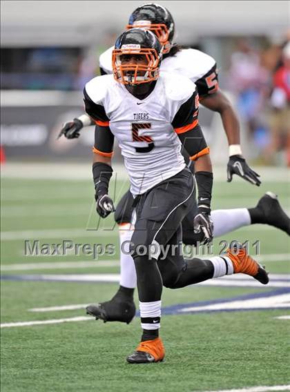 Thumbnail 2 in Cocoa vs. Skyline (Kirk Herbstreit National Kickoff Classic) photogallery.