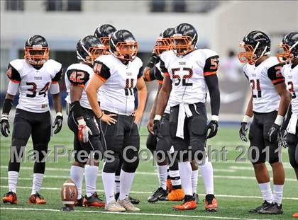 Thumbnail 1 in Cocoa vs. Skyline (Kirk Herbstreit National Kickoff Classic) photogallery.