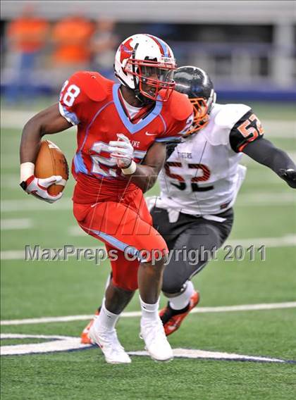 Thumbnail 2 in Cocoa vs. Skyline (Kirk Herbstreit National Kickoff Classic) photogallery.