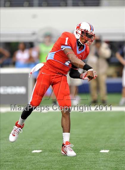 Thumbnail 2 in Cocoa vs. Skyline (Kirk Herbstreit National Kickoff Classic) photogallery.