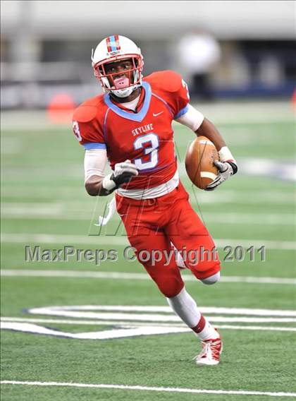 Thumbnail 1 in Cocoa vs. Skyline (Kirk Herbstreit National Kickoff Classic) photogallery.