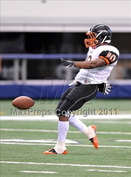 Thumbnail 1 in Cocoa vs. Skyline (Kirk Herbstreit National Kickoff Classic) photogallery.