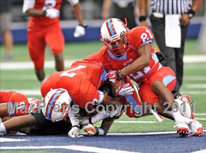 Thumbnail 3 in Cocoa vs. Skyline (Kirk Herbstreit National Kickoff Classic) photogallery.