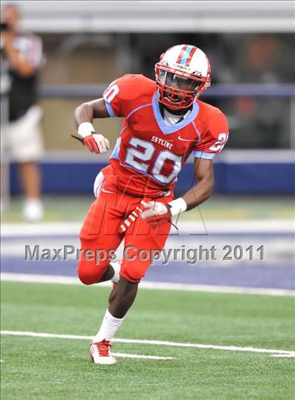 Thumbnail 2 in Cocoa vs. Skyline (Kirk Herbstreit National Kickoff Classic) photogallery.