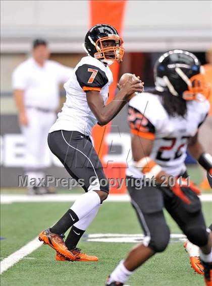 Thumbnail 2 in Cocoa vs. Skyline (Kirk Herbstreit National Kickoff Classic) photogallery.