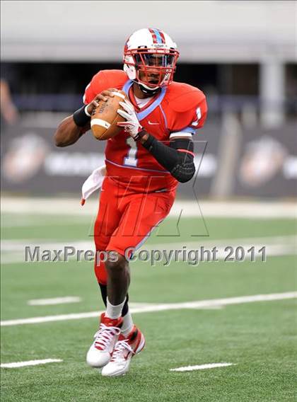 Thumbnail 1 in Cocoa vs. Skyline (Kirk Herbstreit National Kickoff Classic) photogallery.