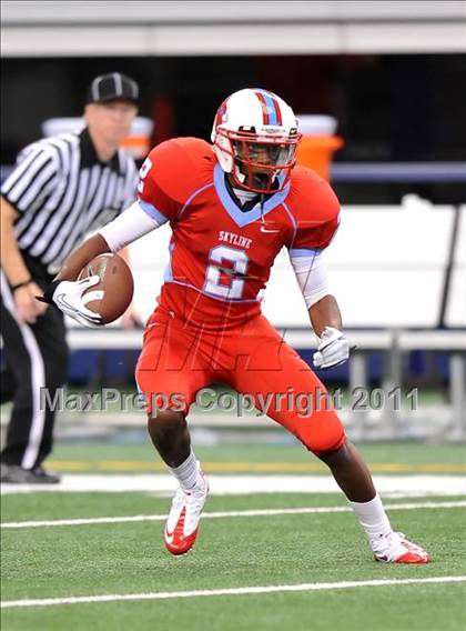 Thumbnail 1 in Cocoa vs. Skyline (Kirk Herbstreit National Kickoff Classic) photogallery.