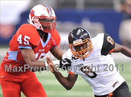 Thumbnail 2 in Cocoa vs. Skyline (Kirk Herbstreit National Kickoff Classic) photogallery.