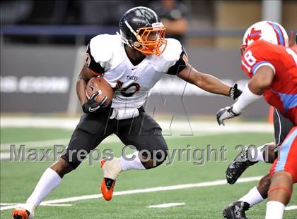 Thumbnail 3 in Cocoa vs. Skyline (Kirk Herbstreit National Kickoff Classic) photogallery.