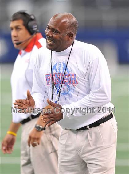 Thumbnail 3 in Cocoa vs. Skyline (Kirk Herbstreit National Kickoff Classic) photogallery.