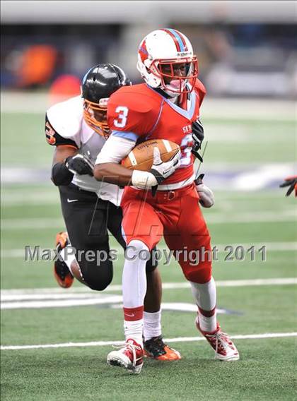 Thumbnail 3 in Cocoa vs. Skyline (Kirk Herbstreit National Kickoff Classic) photogallery.